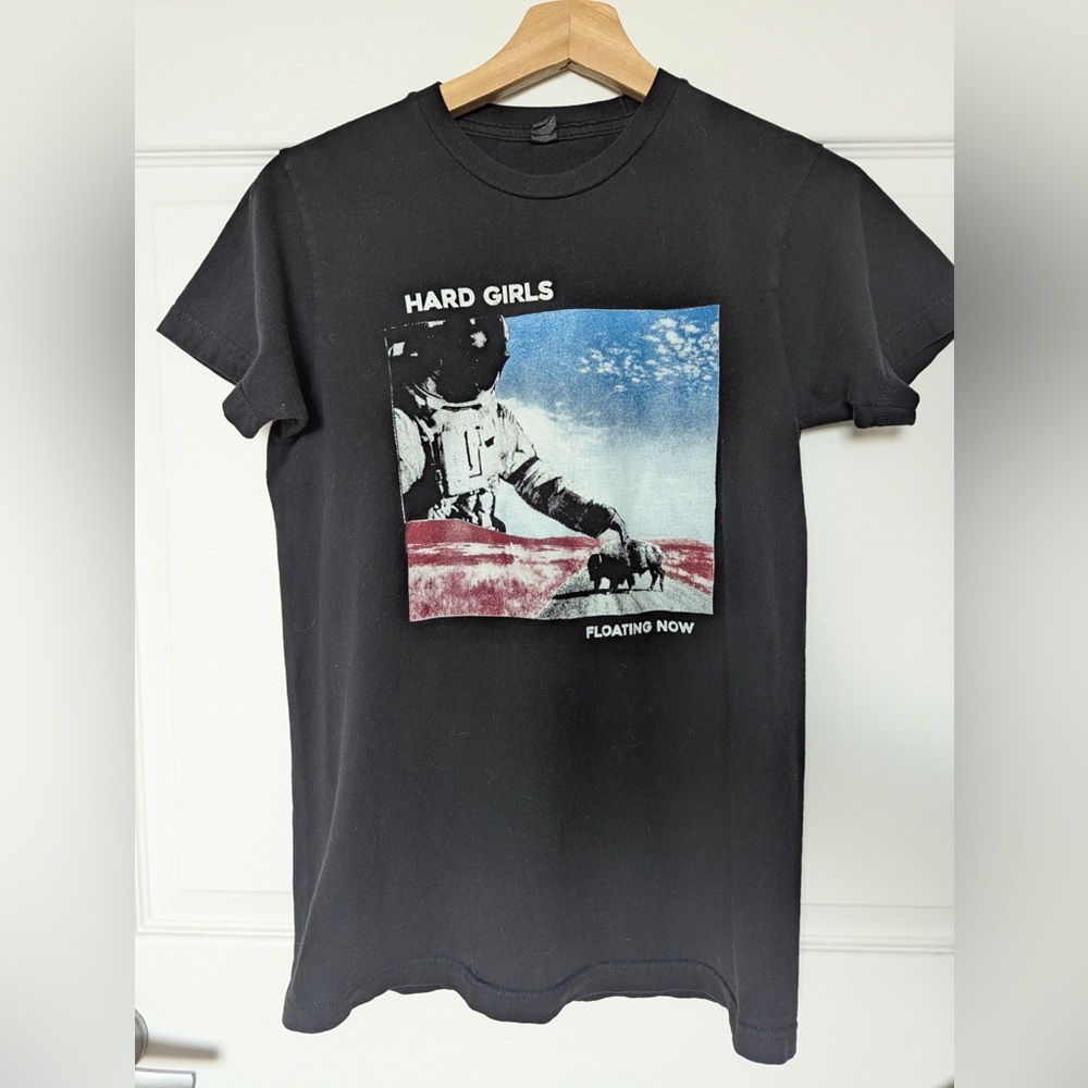 Hard Girls Floating Now T Shirt Size Small